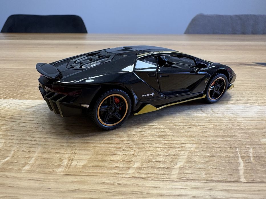 Lamborghini Centenario LP 770 model 1:32