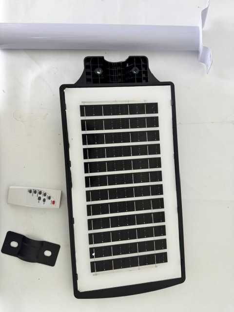 Lâmpada solar para exterior com controlo remoto