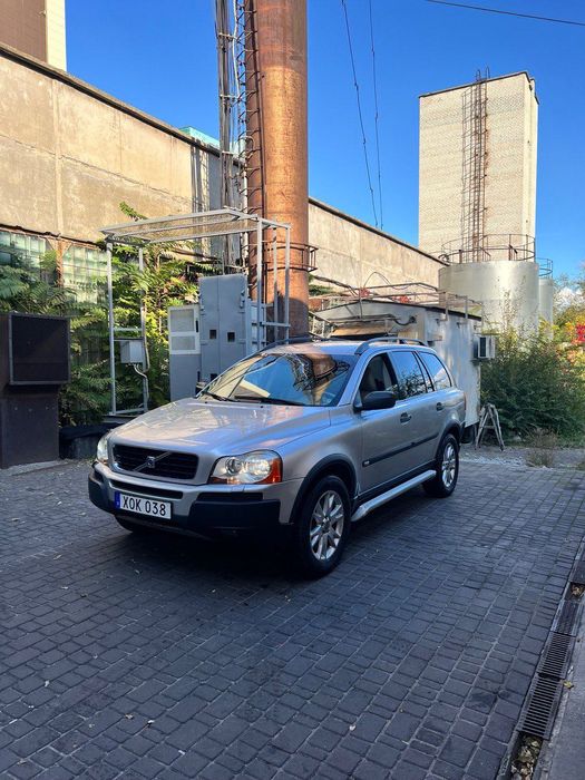 Volvo XC90 D5 з механічною коробкую для військових