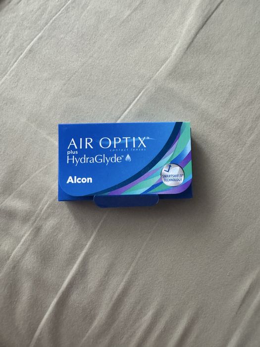 Air Optix plus HydraGlyde контактні лінзи місячного носіння