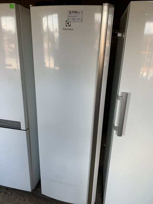 Морозильна камера Electrolux 185 см