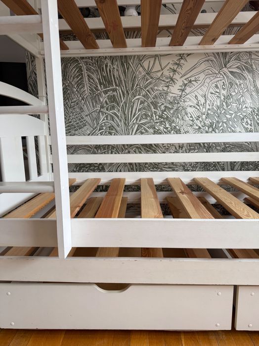 Potrójne łóżko piętrowe