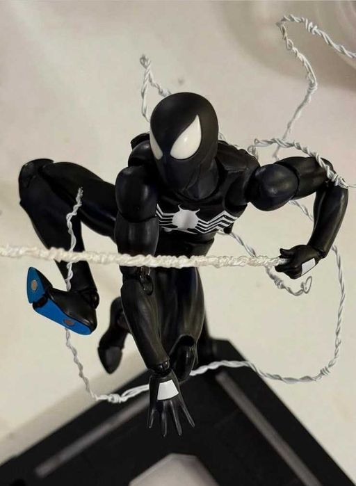 MAFEX No.147 Spider-Man (Black Costume Comic Ver.)+castom head