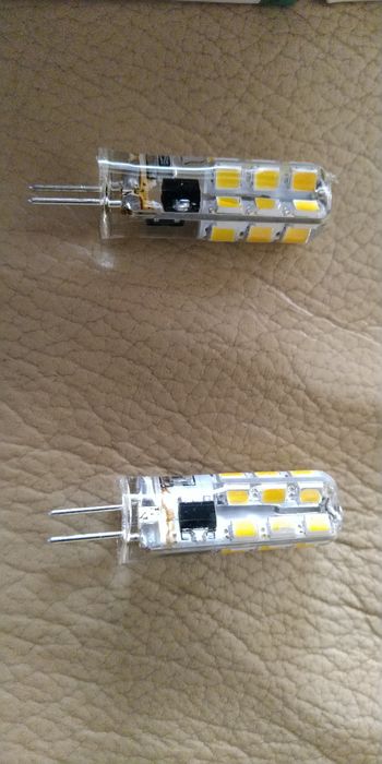 G4 lâmpadas led 220  3w ( corresponde entre 30 a 40w)
branco que