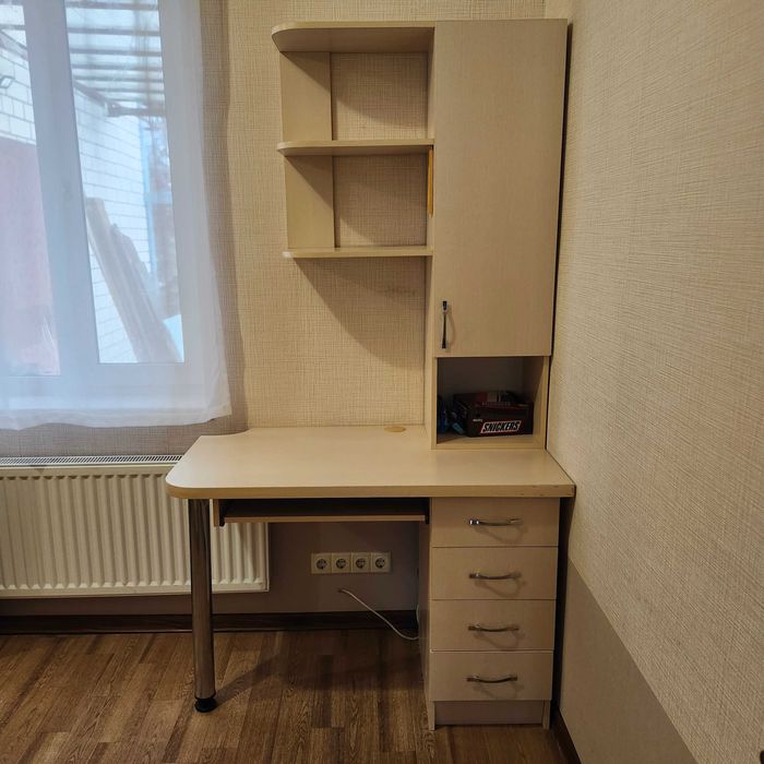 робочий писменній стол