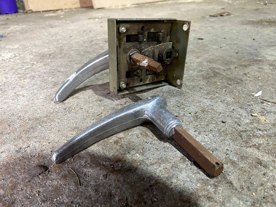 Zamek, klamki do drzwi URSUS 1614,1224,1012,914