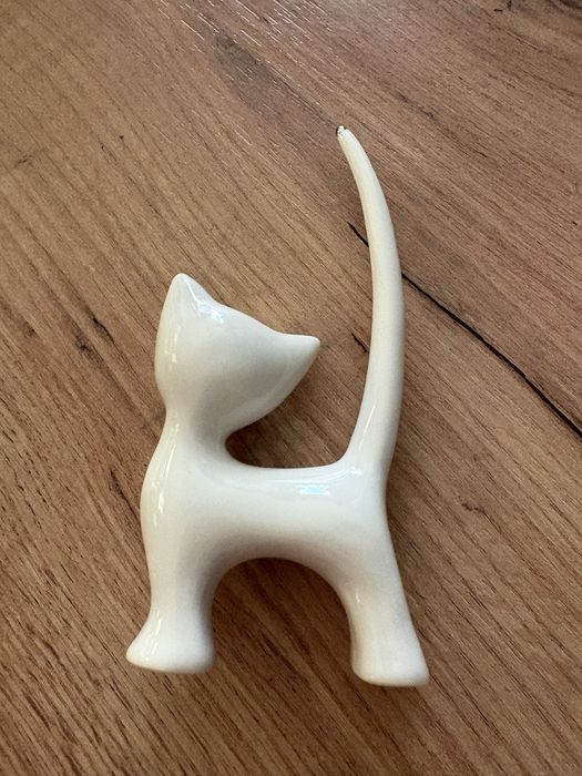 Urocza figurka kota
