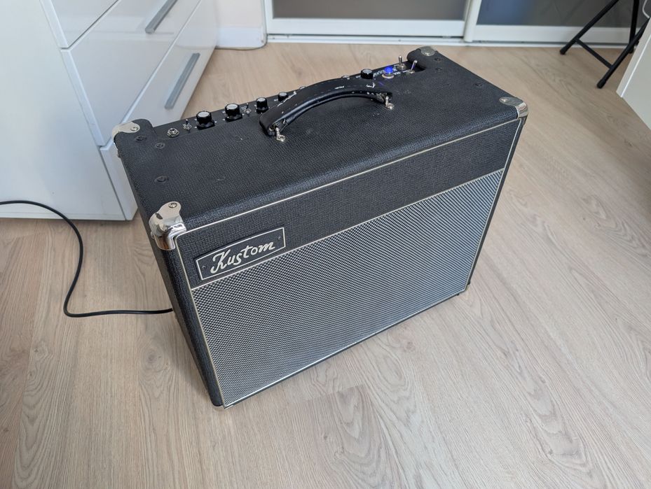 Ламповий комбо-підсилювач для електрогітари Kustom Defender V30 50W
