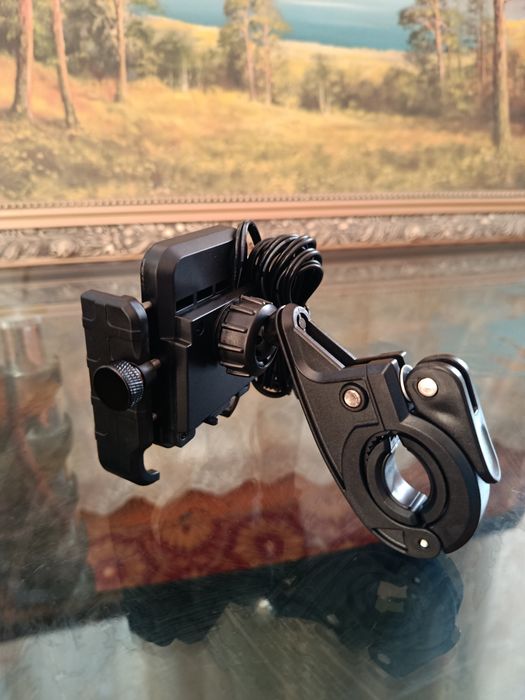 Кріплення для телефону на мотоцикліі із зарядним пристроєм USB C 20 Вт