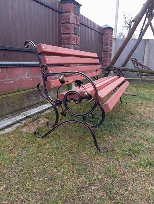 Продам лавочку з кованими перилами