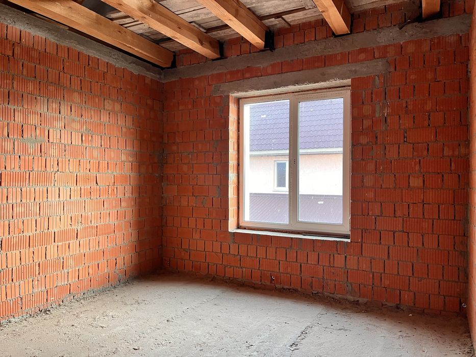 Продаж двох будинків за ціною одного