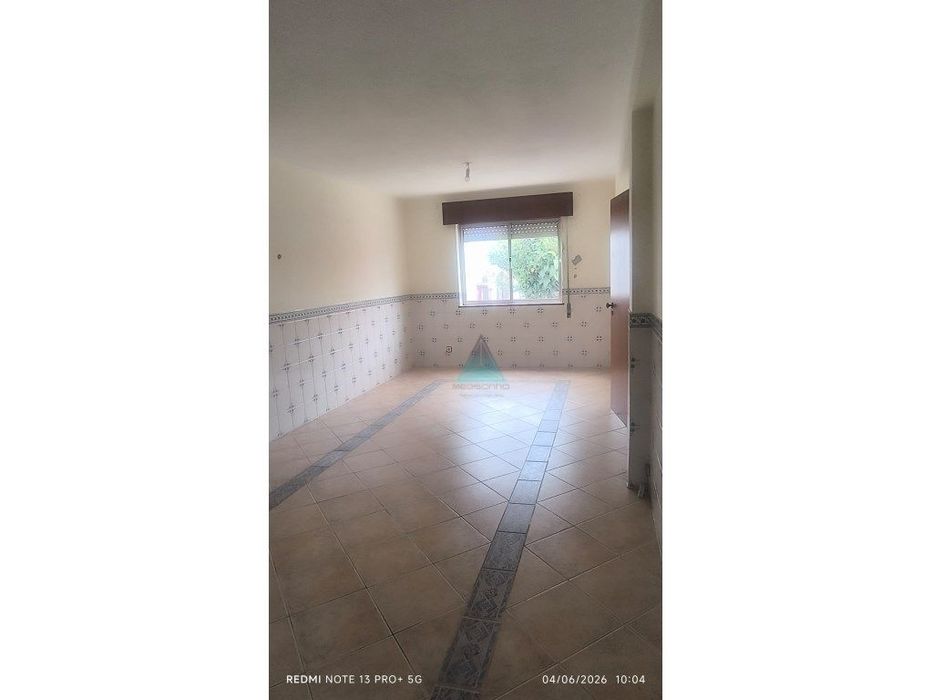 Moradia T3 com Garagem, Terraço e Logradouro em S. Simão, Azeitão