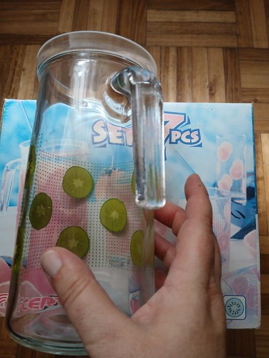 Conjunto copos e jarro