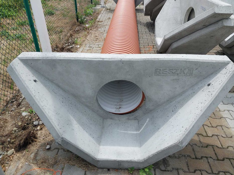 Ażury , płyty yomb , kręgi betonowe , przyczółki betonowe