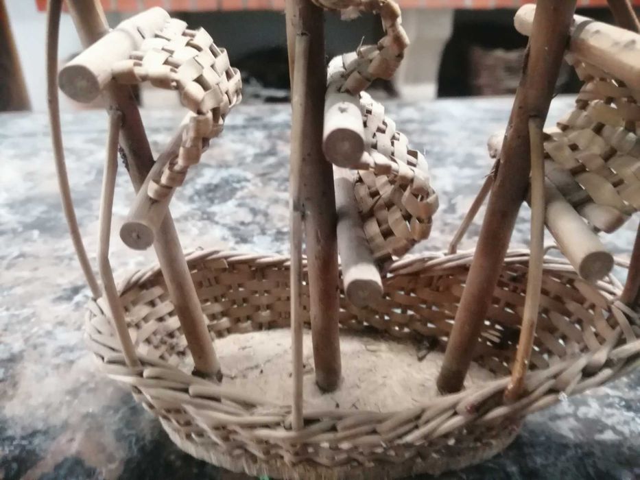 barco pequeno antigo , artesanal em madeira