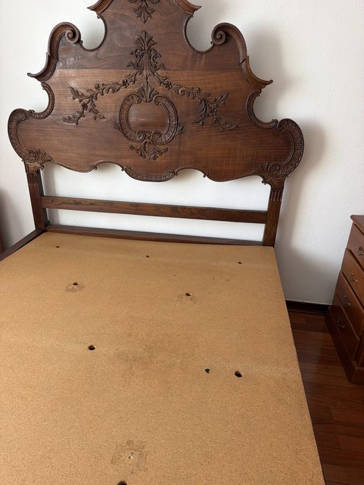 Mobilia de quarto em mogno maciço