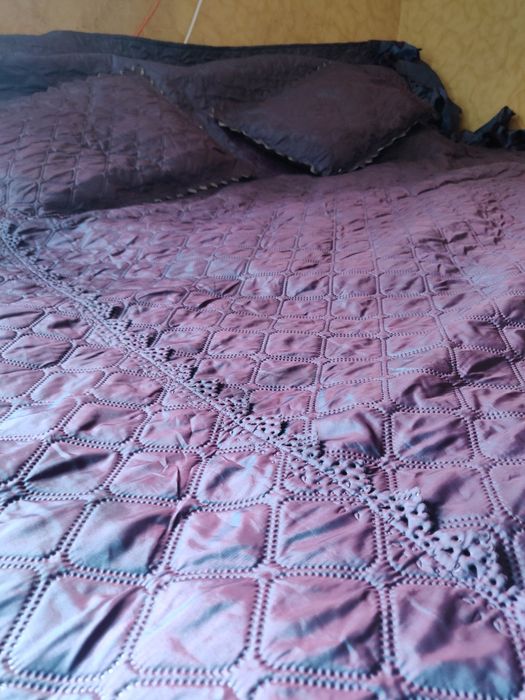 Покрывало с подушками для кровати