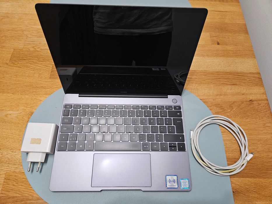Huawei Matebook 13WRT-W19 | Intel Core i5 i5-8265U | 2160x1440 IPS | 256GB SSD | 8 GB RAM