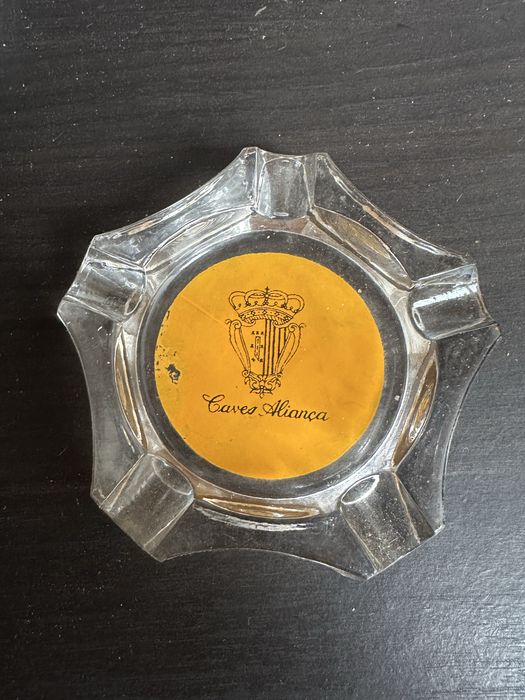 Cinzeiro antigo das caves aliança