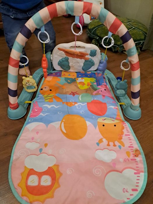Розвиваючий килимок для дитини