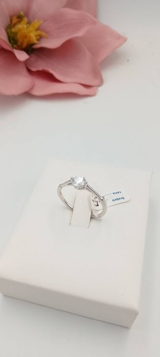 Srebrny pierścionek pr 925 z diamentem