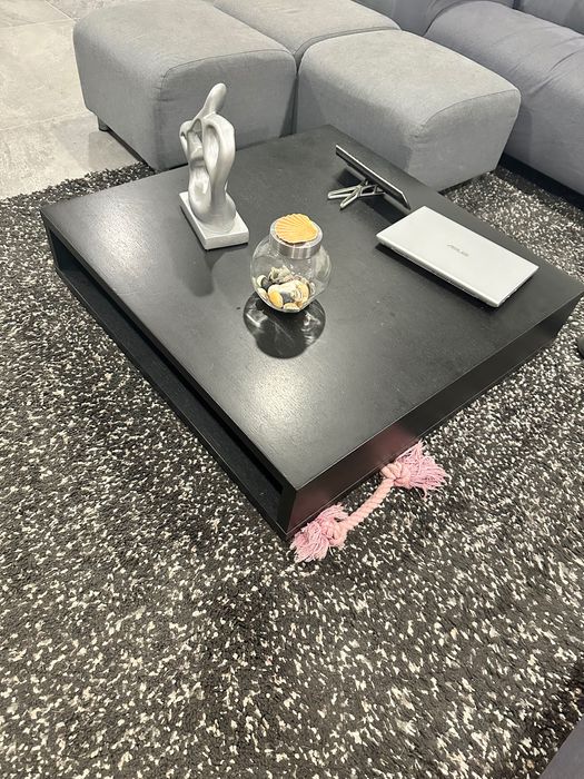 Mesa de centro preta em bom estado