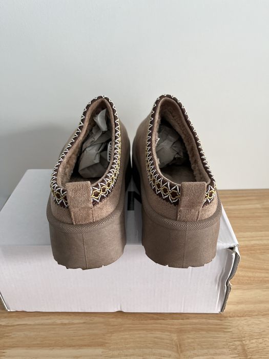 Botas/pantufas estilo UGG com pêlo