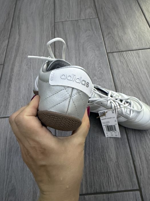 кеди Adidas, серебристі, 36 р. нові