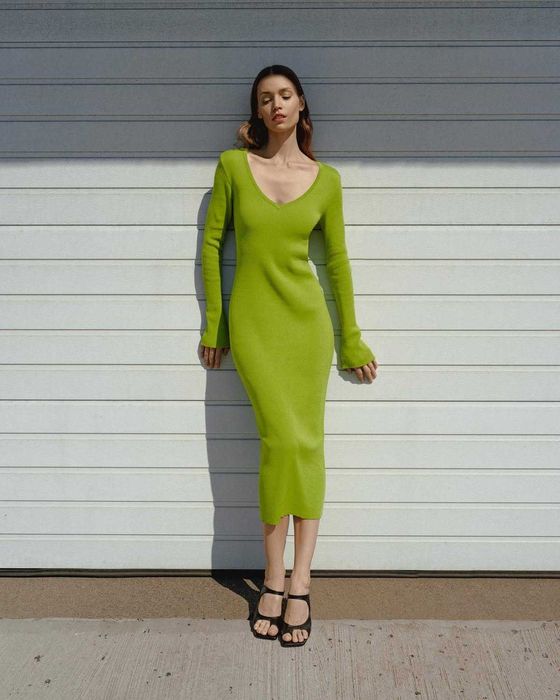 Трендова трикотажка сукня бренду coosh