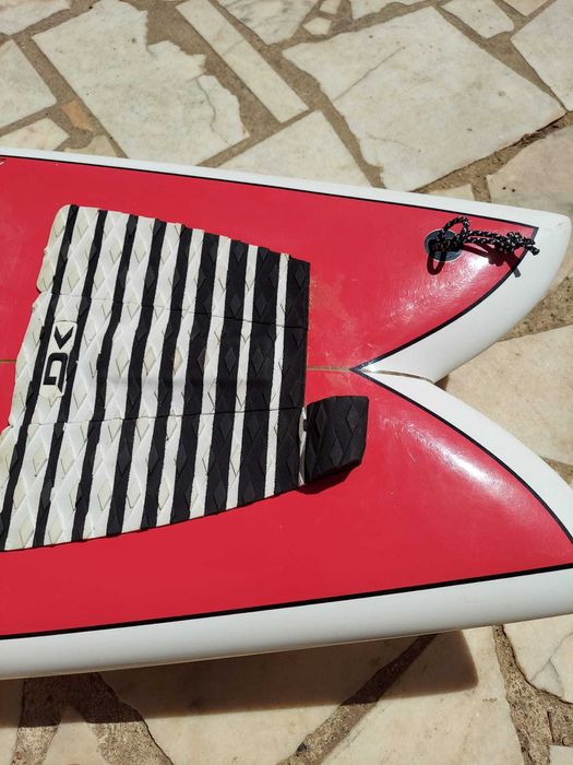 prancha de surf 5'10 de epoxy + deck