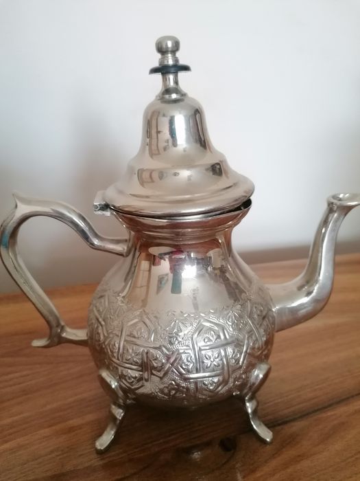 Orientalny marokanski czajniczek