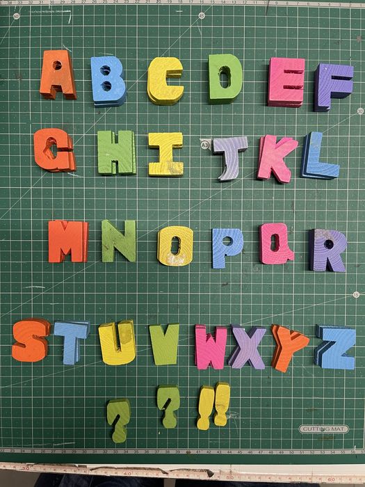 Alfabeto em madeira pintada - artesanato