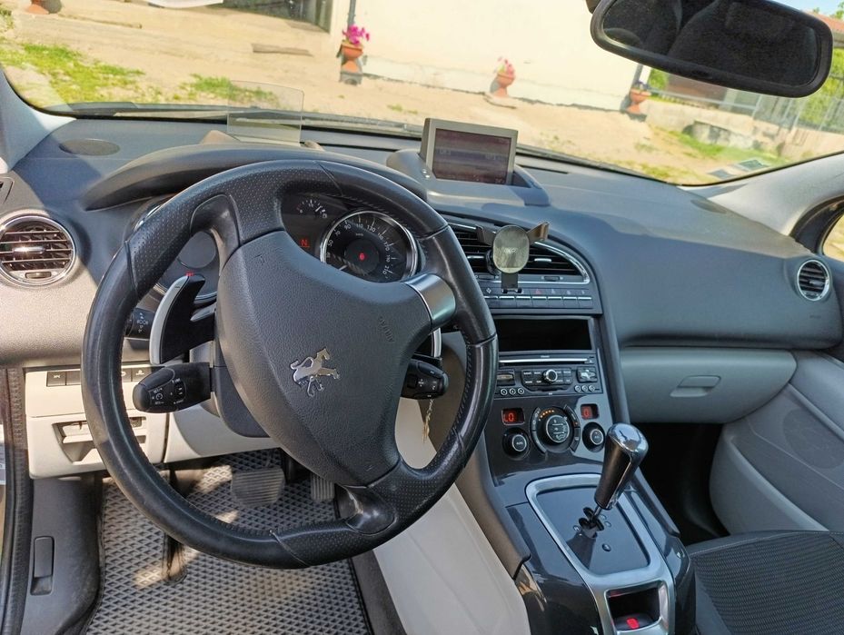 Продам Пежо 5008