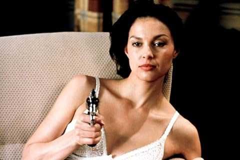 UM OLHAR OBSESSIVO (Ewan McGregor/Ashley Judd) Tão intensa quanto Bela