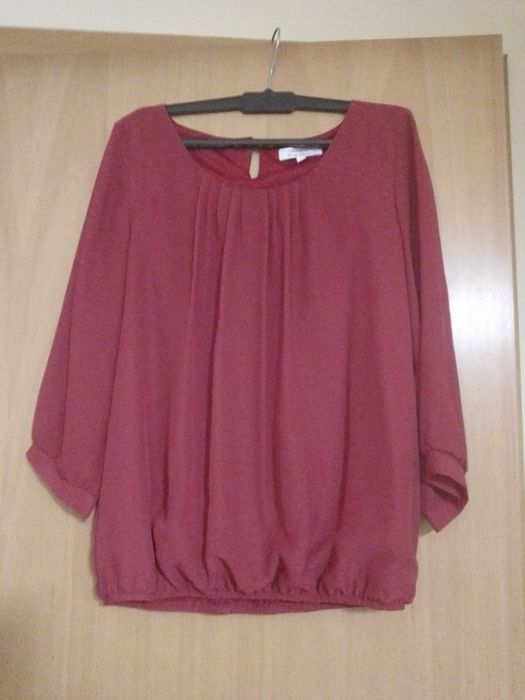 Blusa vermelha tipos seda com manga comprida e forro