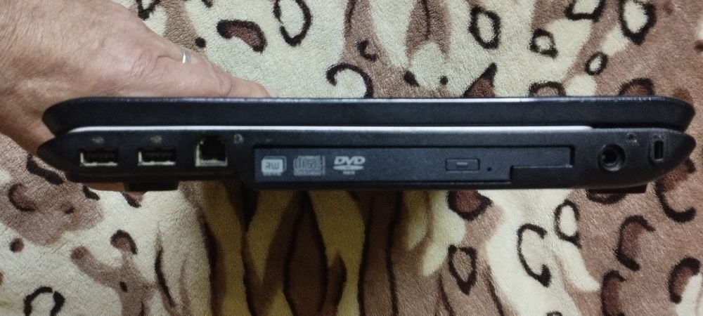 Sprzedam używany laptop.