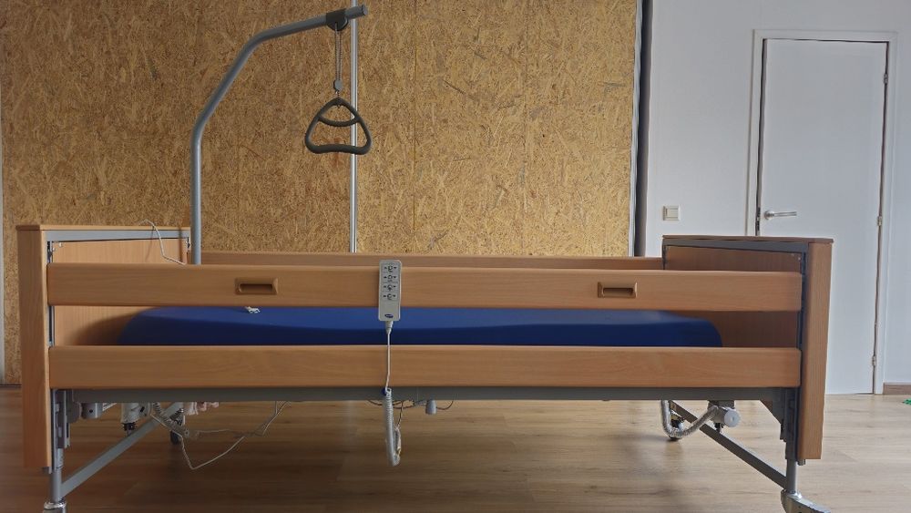 Cama hospitalar eletrica articulada
