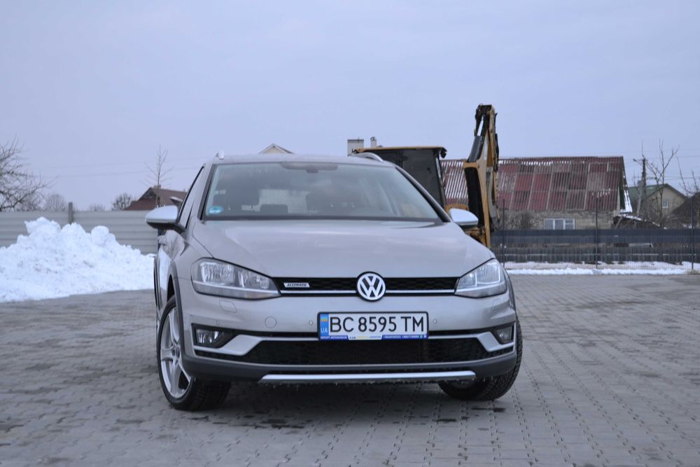 Фольксваген гольф 7 АЛЬТРАК мотіон повний  привід