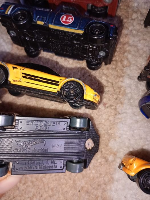 Машинки Hot wheels залізні і пластикові