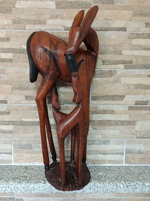 Escultura de Veado com filhos