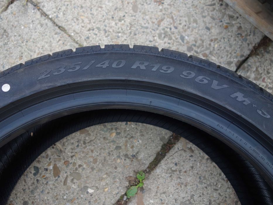 Opony Zimowe 235/40/19 Pirelli Nowe 4 Sztuki