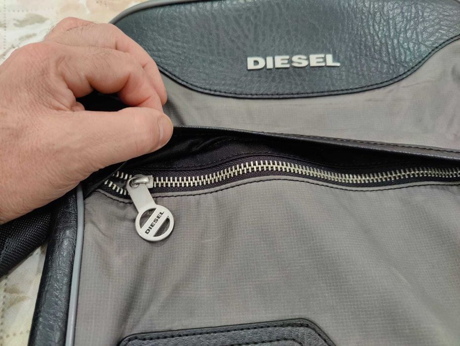 Mala tiracolo Diesel em estado semi-novo 30x38 cm