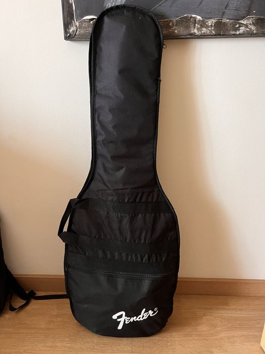 Pack Guitarra Squier Stratocaster + Amplificador Fender
