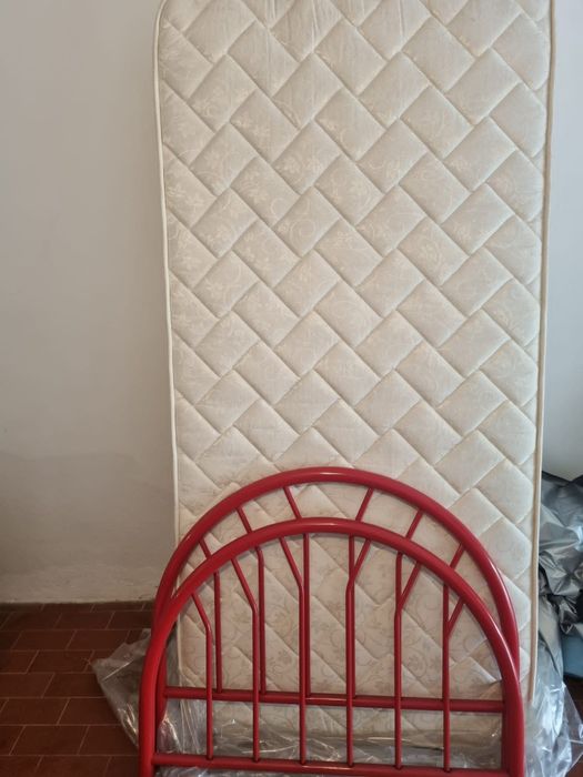 Vendo cama e colchão