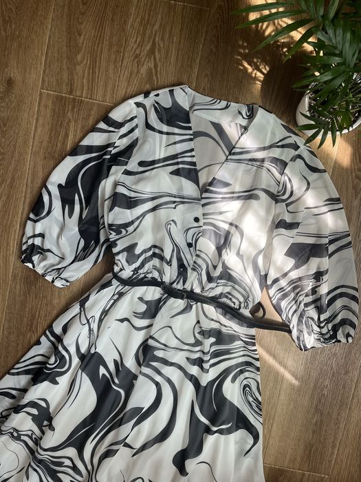 Сукня жіноча молочного кольору