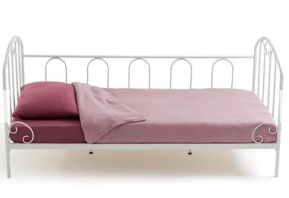 Vendo cama de criança em metal com estrado Aela
