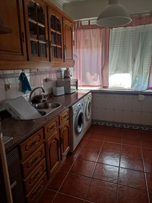 Alugo Quarto em CORROIOS  perto da estação dos comboios, 350 euros com todas as despesas incluídas, água  luz gás  internet,