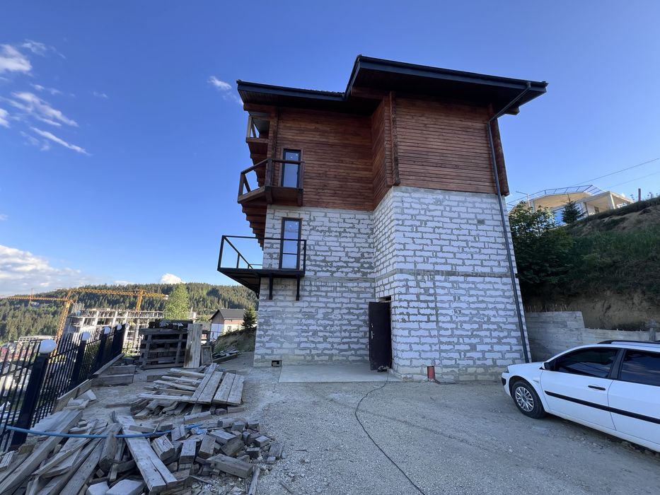 Продається готель 320 м2 та 10 сотих є 15 квт та скважена ціна - 395 000$