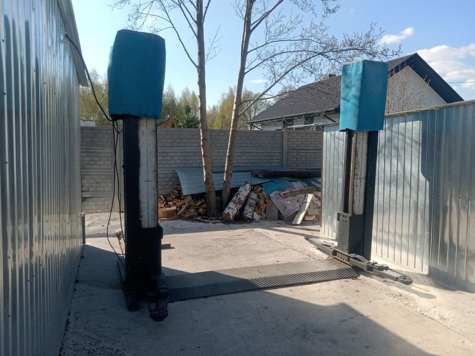 Podnośnik samochodowy dwukolumnowy