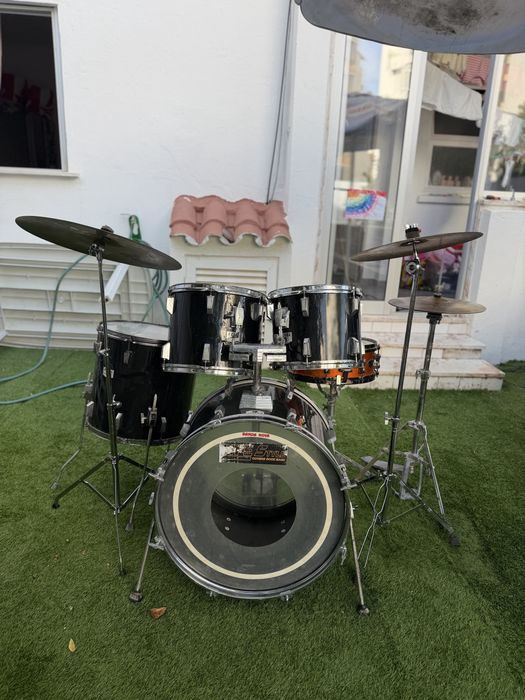Bateria Tama RockStar 12,13,16,22 Pratos Sabian e Tarola SuperStar Hyperdrive